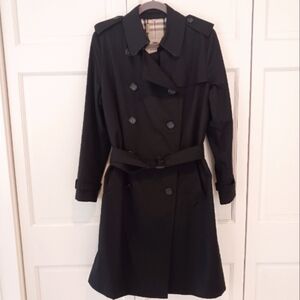 Burberry black trenchcoat